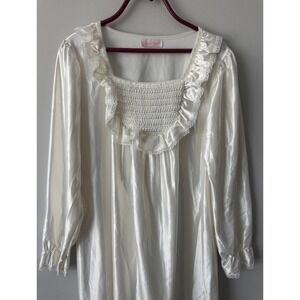 Vintage Carriage Court Nightgown Sleep Dress Small Ivory Shiny Polyester Smocked